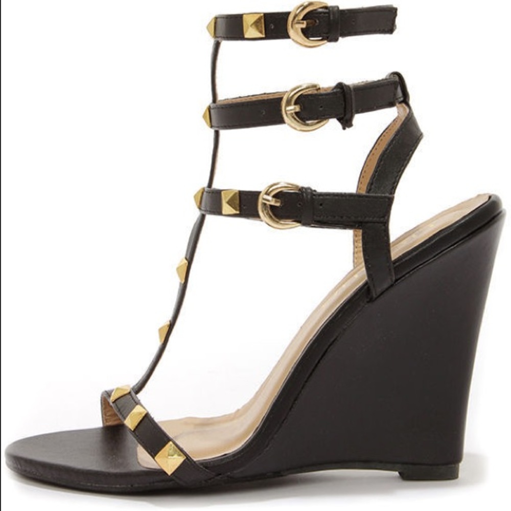 🌻NWOT- Liliana Wedges🌻